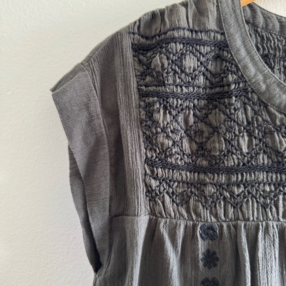 Lucky Brand Cotton Smocked Embroidered Blouse Top size Small - Picture 9 of 11